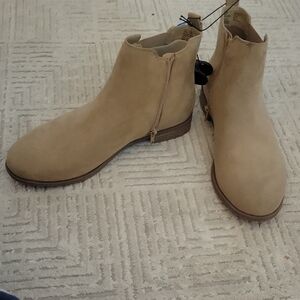 Time and Tru Women's Tan Ankle Boots